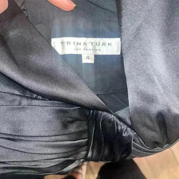 Trina Turk Women's Silk Dress Black Sleeveless Deep V-neck - Picture 3 of 4